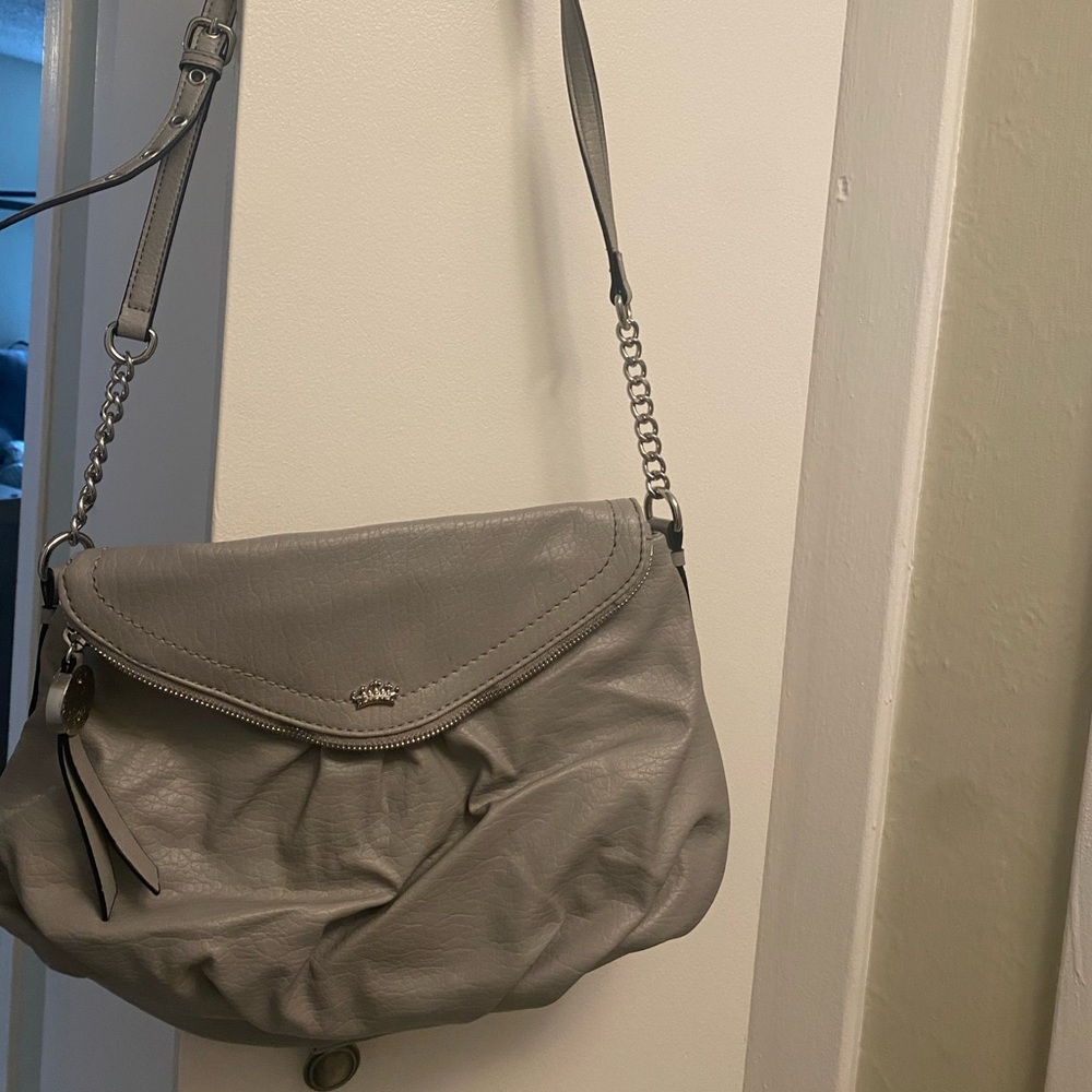 Grey Juicy Couture purse. Perfect condition, used one time.